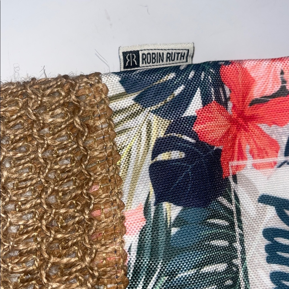 3/$15. Punta Cana crossbody - Picture 3 of 6